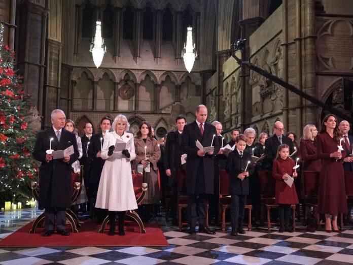 König Charles und Queen Consort Camilla mit Prinz William und seiner Familie.