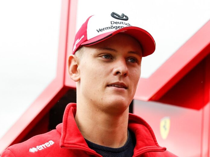 Künftig wird Mick Schumacher bei Mercedes als Ersatzfahrer zur Verfügung stehen.