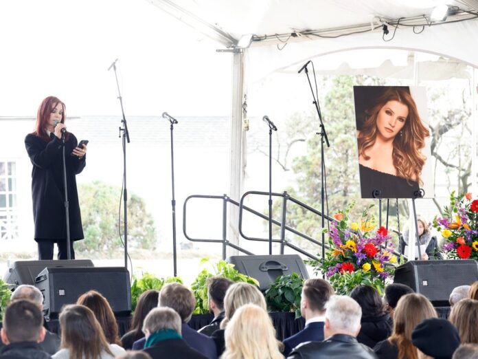 Abschied von Lisa Marie Presley: Für einen der emotionalsten Höhepunkte sorgte ihre Mutter