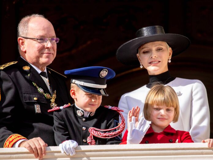Charlène von Monaco mit ihrer Familie.