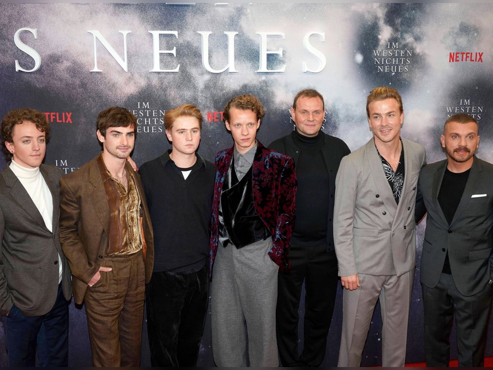 Der Cast bei der Premiere des Kinofilms "Im Westen nichts Neues" im September 2022 in Berlin.