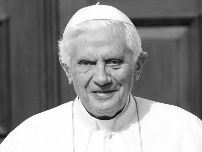 Benedikt XVI. (1927-2022) war von 2005 bis 2013 Oberhaupt der römisch-katholischen Kirche.