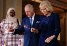 König Charles III. und Camilla zünden im Buckingham-Palast Kerzen für die Holocaust-Opfer an.