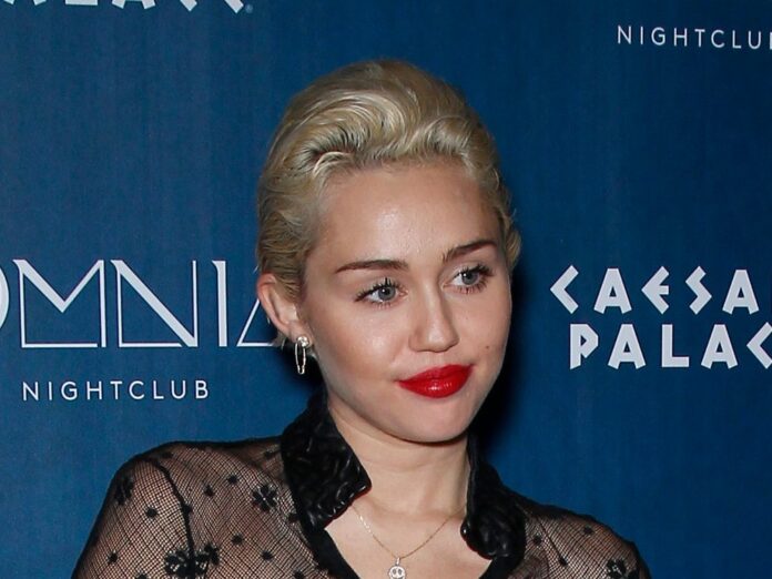 Miley Cyrus freut sich über den Erfolg ihrer neuen Single 