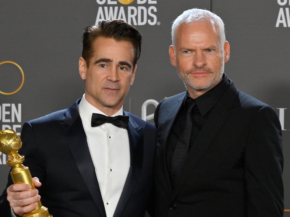 "The Banshees of Inisherin": Hauptdarsteller Colin Farrell (l.) und Regisseur Martin McDonagh bei den Golden Globe Awards.