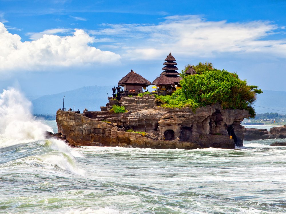 "Pura Tanah Lot" liegt vor der Küste Balis.