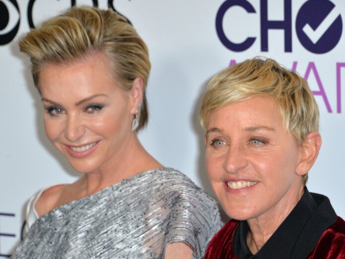 Portia de Rossi (l.) hat Ehefrau Ellen DeGeneres mit einer romantischen Geste überrascht.