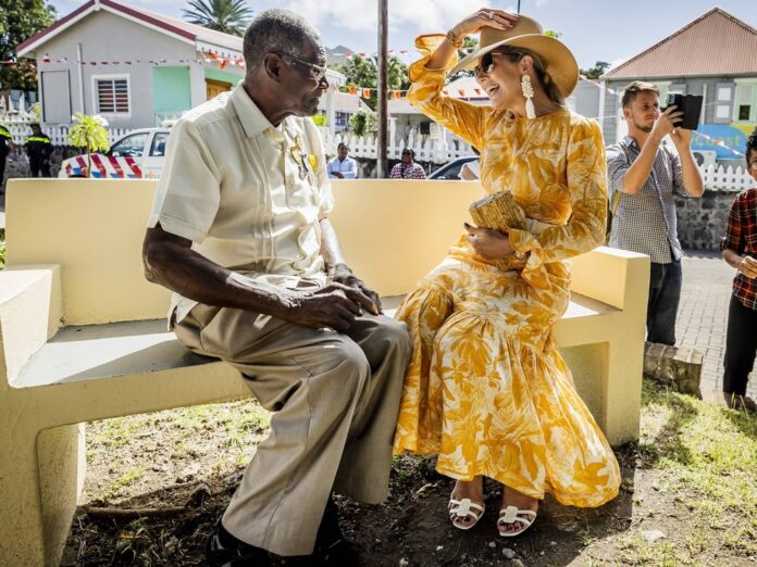 Königin Máxima im Gespräch mit den Bewohnern von Sint Eustatius.