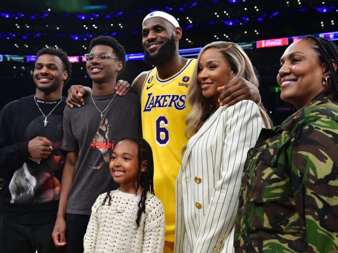 LeBron James mit seinen Kindern