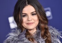 Der Beauty-Trend No-Make-up-Eyeliner sorgt für volle Wimpern à la Selena Gomez.