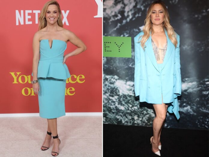 Reese Witherspoon (li.) und Kate Hudson schmissen sich beide in babyblaue Outfits.