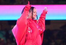 Rihanna während ihres Auftritts in der Halbzeitshow beim Super Bowl 2023.