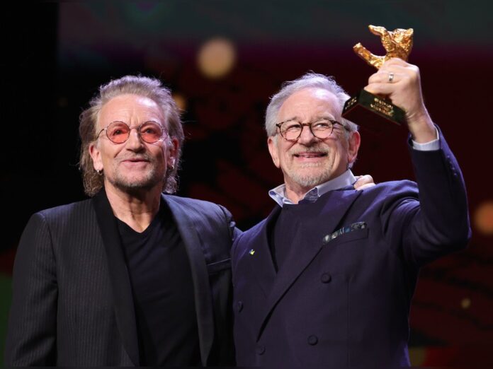 Steven Spielberg (re.) und Bono auf der Berlinale.