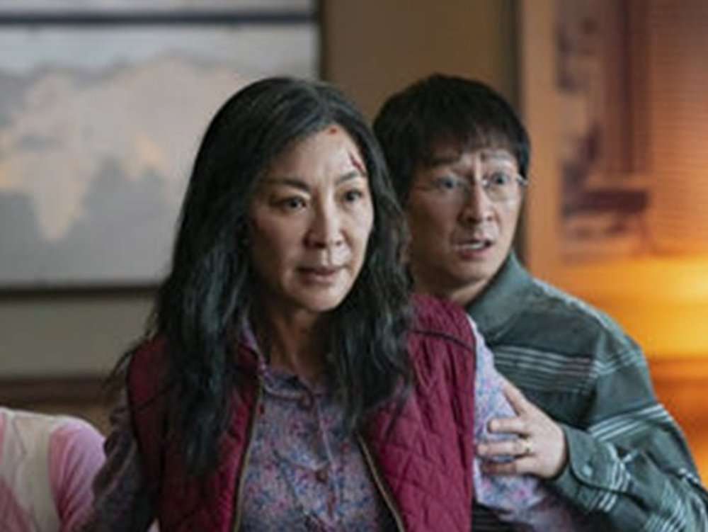 Michelle Yeoh und Ke Huy Quan in "Everything Everywhere All at Once".