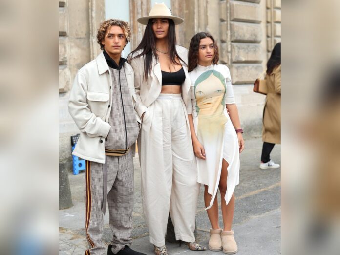 Camila Alves McConaughey mit Sohn Levi (l.) und Tochter Vida in Paris.