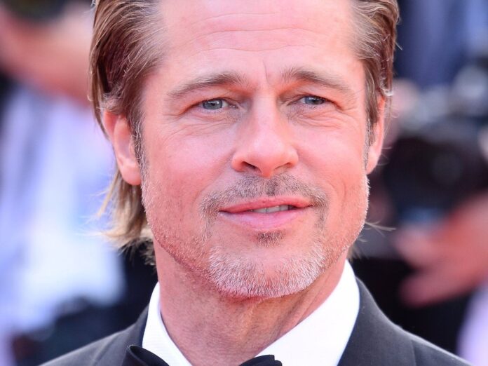 Brad Pitt soll sich einem älteren Nachbarn gegenüber überaus großzügig gezeigt haben.