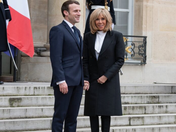 Brigitte Macron und Emmanuel Macron bei einem gemeinsamen Auftritt.