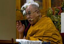 Ein Videoclip des Dalai Lama hat im Internet für Empörung gesorgt.