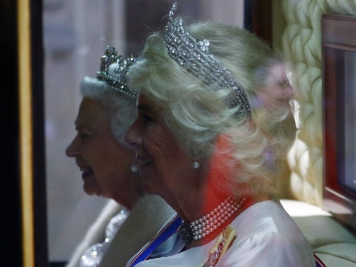 Die heutige Queen Consort Camilla mit Queen Elizabeth II.