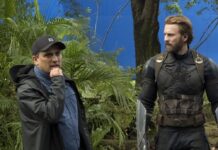 Joe Russo (l.) mit Chris Evans am Set von "Avengers: Infinity War".