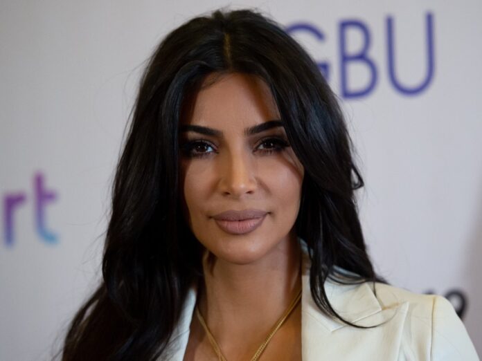 Kim Kardashian versucht sich erneut als Schauspielerin.