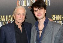 Michael Douglas mit seinem Sohn Dylan am Broadway.