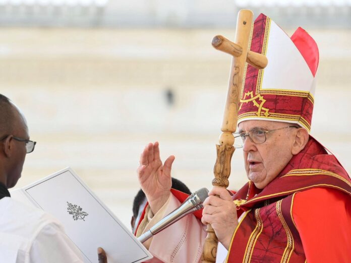 Papst Franziskus feierte mit Tausenden Gläubigen eine große Messe.