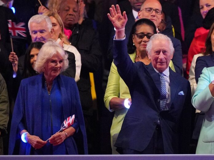 Am Tag des Krönungskonzerts hatten Königin Camilla und König Charles III. einen besonderen Einsatz: Sie drehten mit Katy Perry und Lionel Richie ein Video für 