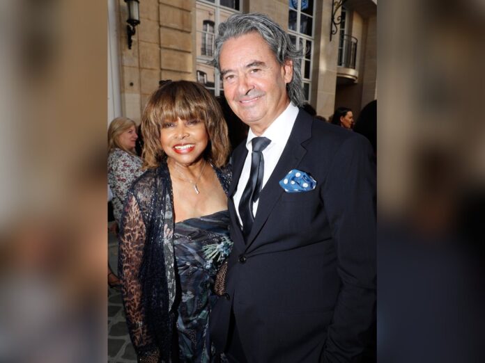Tina Turner und ihr Mann Erwin Bach lernten sich 1985 kennen und heirateten 2013. Das Bild entstand am 3. Juli 2018 auf der Pariser Fashion Week. Danach erhielten sie die traurige Nachricht