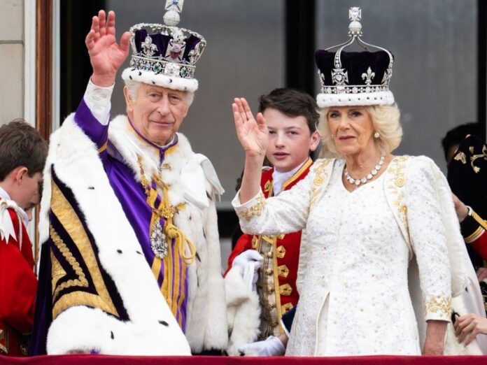 Am 6. Mai 2023 wurden König Charles III. und seine Frau Camilla in der Londoner Westminster Abbey gekrönt und präsentierten sich anschließend auf dem Balkon des Buckingham Palastes. Im Juli soll eine weitere Krönung in Schottland folgen.
