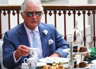 Nicht nur "Coronation Quiche": Nachmittags gönnt sich König Charles III. gerne Tee und Scones.
