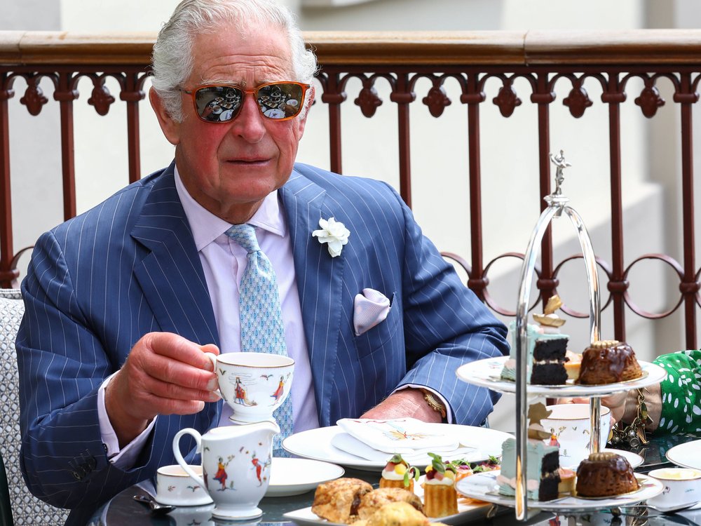 Nicht nur "Coronation Quiche": Nachmittags gönnt sich König Charles III. gerne Tee und Scones.