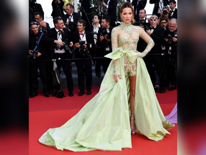 Kate Beckinsale in einem aktuellen Festival-Look bei den 76. Filmfestspielen von Cannes.