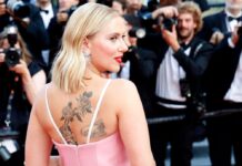 Schauspielerin Scarlett Johansson präsentierte den Fotografen auf dem roten Teppich in Cannes ihr großes Rücken-Tattoo.