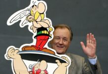 Albert Uderzo mit seinen Figuren Asterix und Obelix im Jahr 2005.