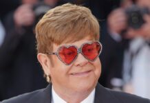 Elton John setzt sich seit Jahrzehnten für den Kampf gegen AIDS ein.