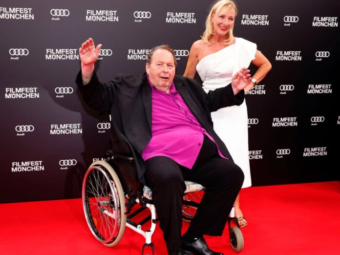 Ottfried Fischer besuchte am 23. Juni 2023 zusammen mit seiner Frau Simone die Eröffnungsfeier des 40. Filmfests München.