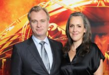 Bei der New Yorker "Oppenheimer"-Premiere konnte sich Christopher Nolan nur mit seiner Frau Emma Thomas zeigen. Die Stars des Films blieben streikbedingt ganz zuhause.