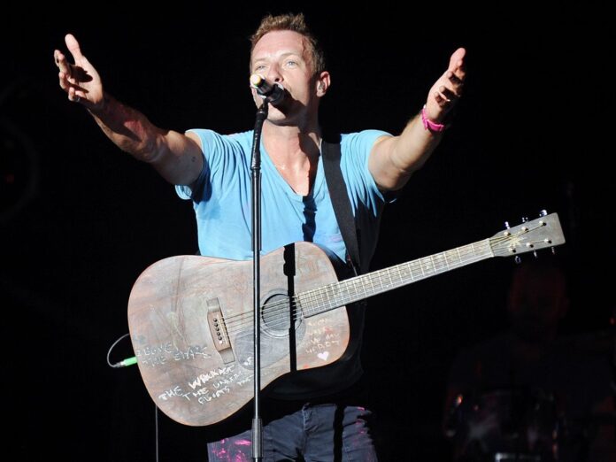 Coldplay-Sänger Chris Martin kommt mit seinen Band-Kollegen auch 2024 viermal nach Deutschland.