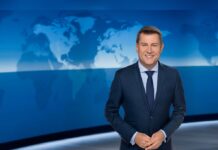 Als "Tagesschau"-Chefsprecher ist Jens Riewa deutschlandweit bekannt. Daneben unternimmt er gerne Ausflüge ins Unterhaltungsfernsehen.