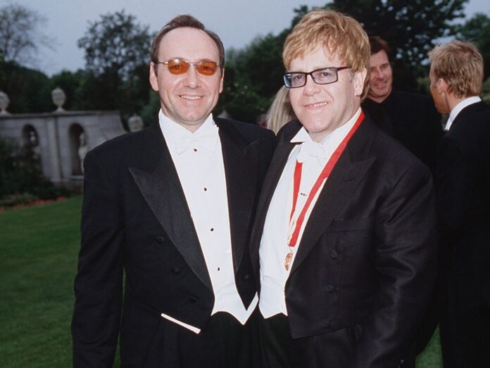 Kevin Spacey (l.) und Elton John auf dem 
