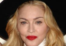 Fans waren in großer Sorge um Madonna: Jetzt kann die Sängerin schon wieder spazieren gehen.