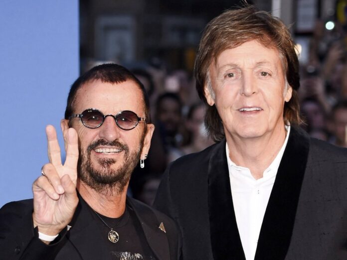 Ringo Starr - mit Peace-Pose - und Paul McCartney.