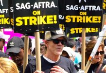 Kevin Bacon schloss sich dem Streik in New York City an.