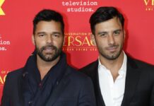 Ricky Martin (l.) und Jwan Yosef gemeinsam auf dem roten Teppich bei einer Premiere in Los Angeles.