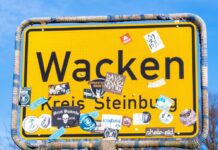 Beliebter Fotohintergrund für Metal-Jünger aus aller Welt: Das Ortseingangsschild von Wacken