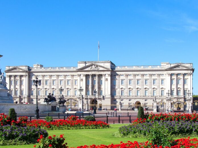 Der Buckingham Palast in London ist die wichtigste Residenz der Königsfamilie.