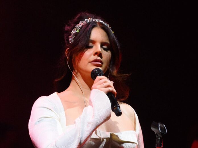 Lana Del Rey veröffentlichte im März ihr neues Studioalbum und erhielt dafür große Begeisterung von ihren Fans.