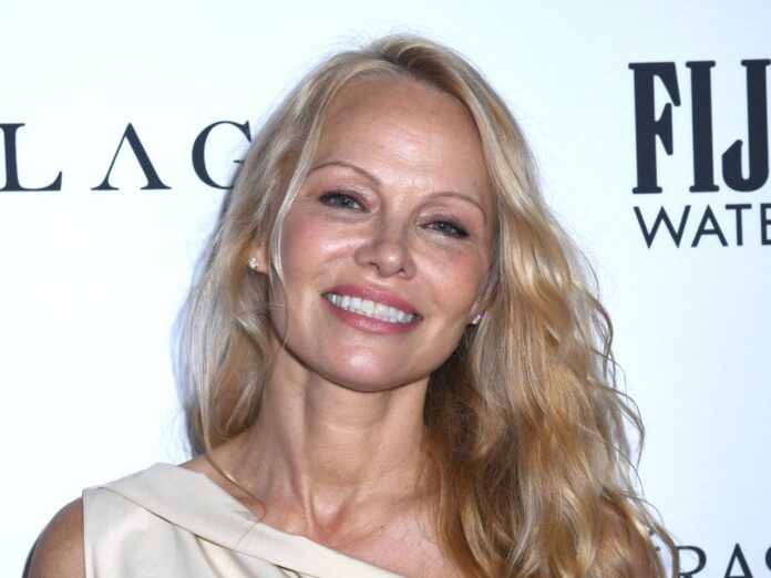 Pamela Anderson ist derzeit glücklicher Single.
