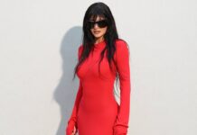 Influencerin und Unternehmerin Kylie Jenner setzte bei dem Besuch einer Fashion Show in Paris bereits auf die Trendfarbe Rot.